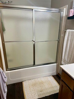 Tub/Shower Combo - 509 N 1st St