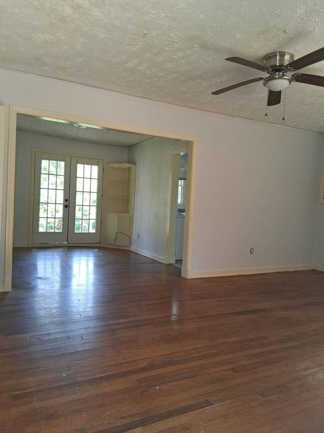 Building Photo - 4834 Maplewood Dr