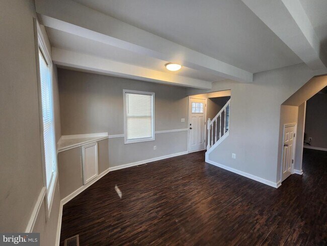 Building Photo - 1737 Eastern Blvd