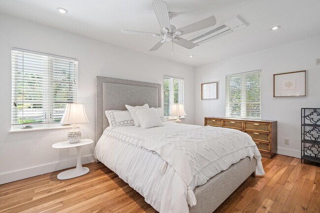 Building Photo - 306 Cordova Rd