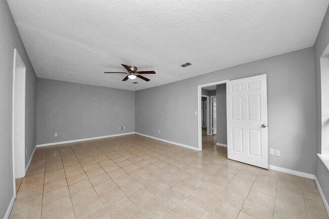 Building Photo - 2622 Heather Knoll Dr