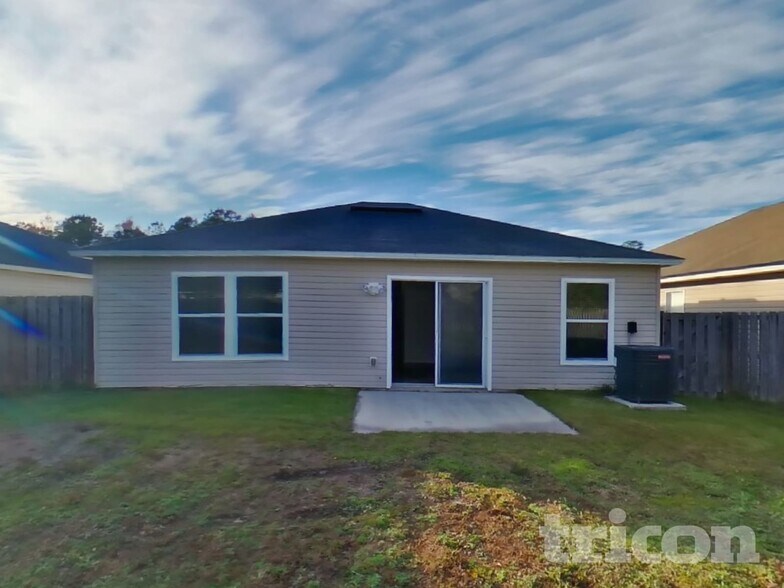 Building Photo - 11931 Alexandra Dr