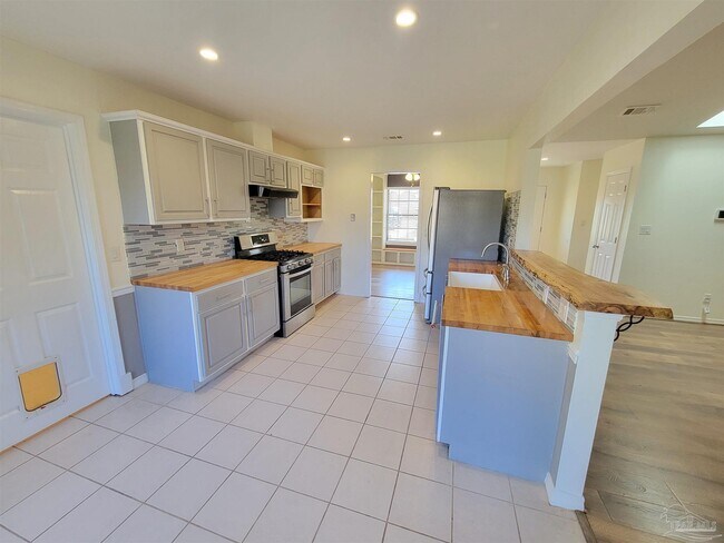 Building Photo - 1306 Pine Hill Cir