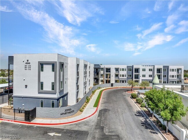 Building Photo - 4846 Jones