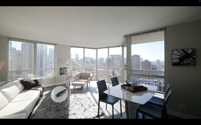 Building Photo - 40 E Delaware Pl