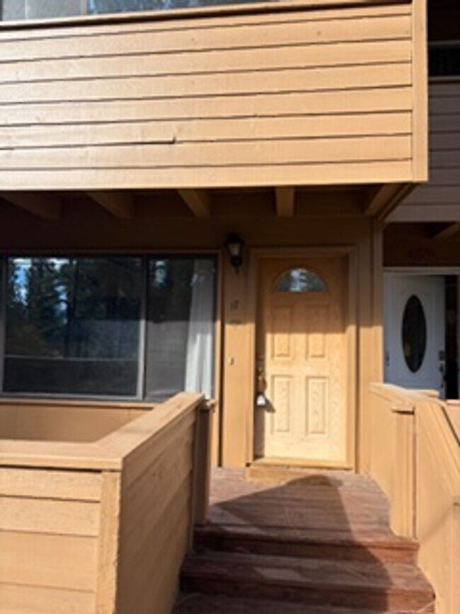 Building Photo - Northwood Estate Charmer