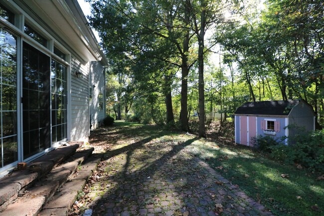 Building Photo - Spacious 4BD/2.5BA Colonial on Quiet Cul-d...
