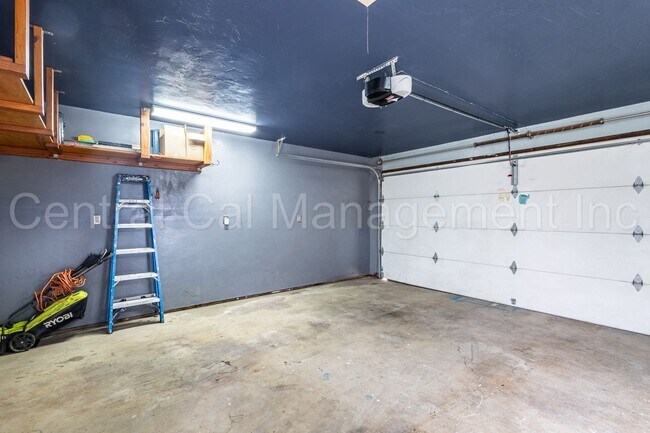 Building Photo - 2 Bedroom/1 Bath Home - $1795 Per Month!