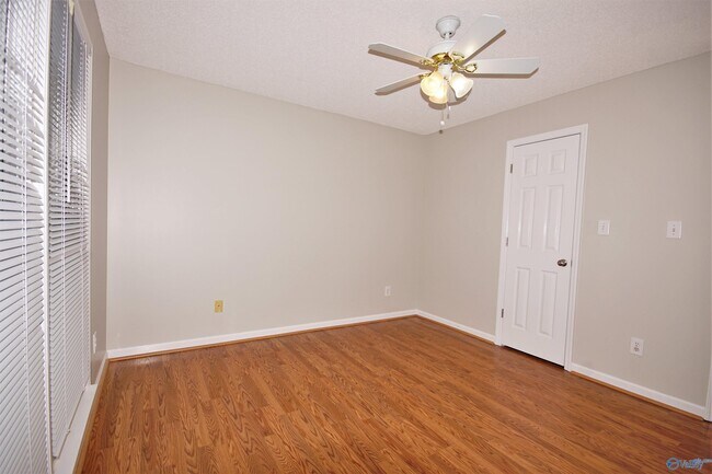 Building Photo - 115 Markum Ln