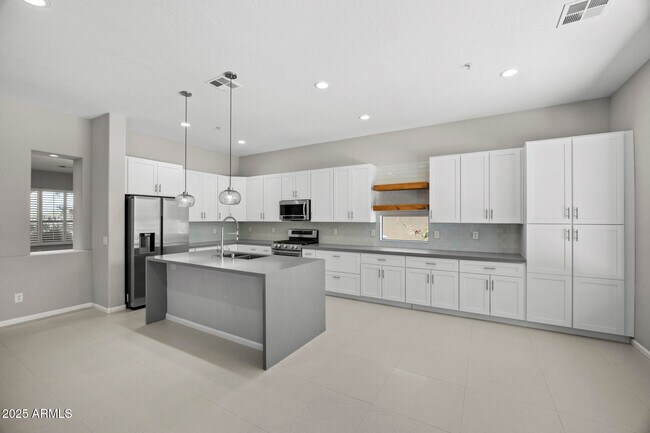 Building Photo - 16861 N 106th Way