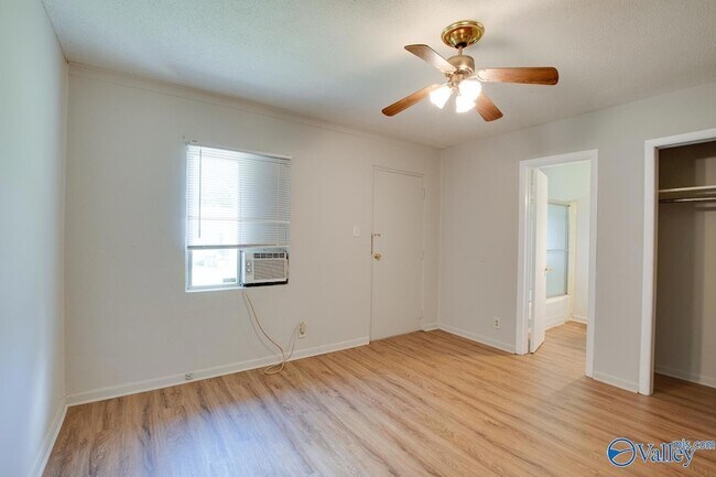 Building Photo - 1328 Oshaughnessy Ave NE