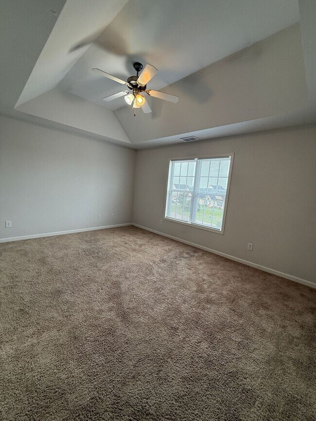 Building Photo - Cute 3 Bed 2.5 Bath Home with Bonus Room