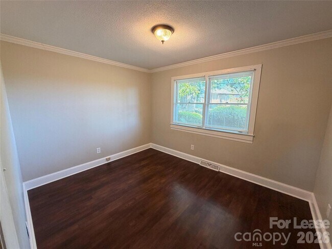 Building Photo - 2590 Otis Dellinger Rd