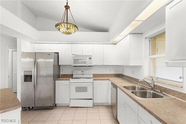 Building Photo - 127 SW 11th Terrace