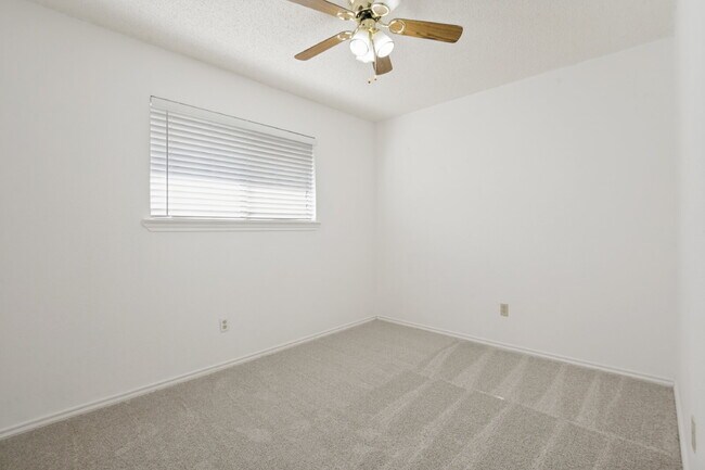 Building Photo - Charming 2BD Home in Far North Dallas