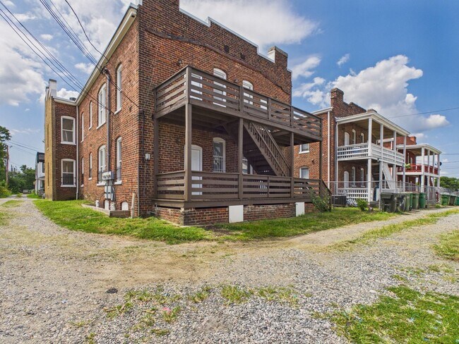 Building Photo - 204 Wellford St