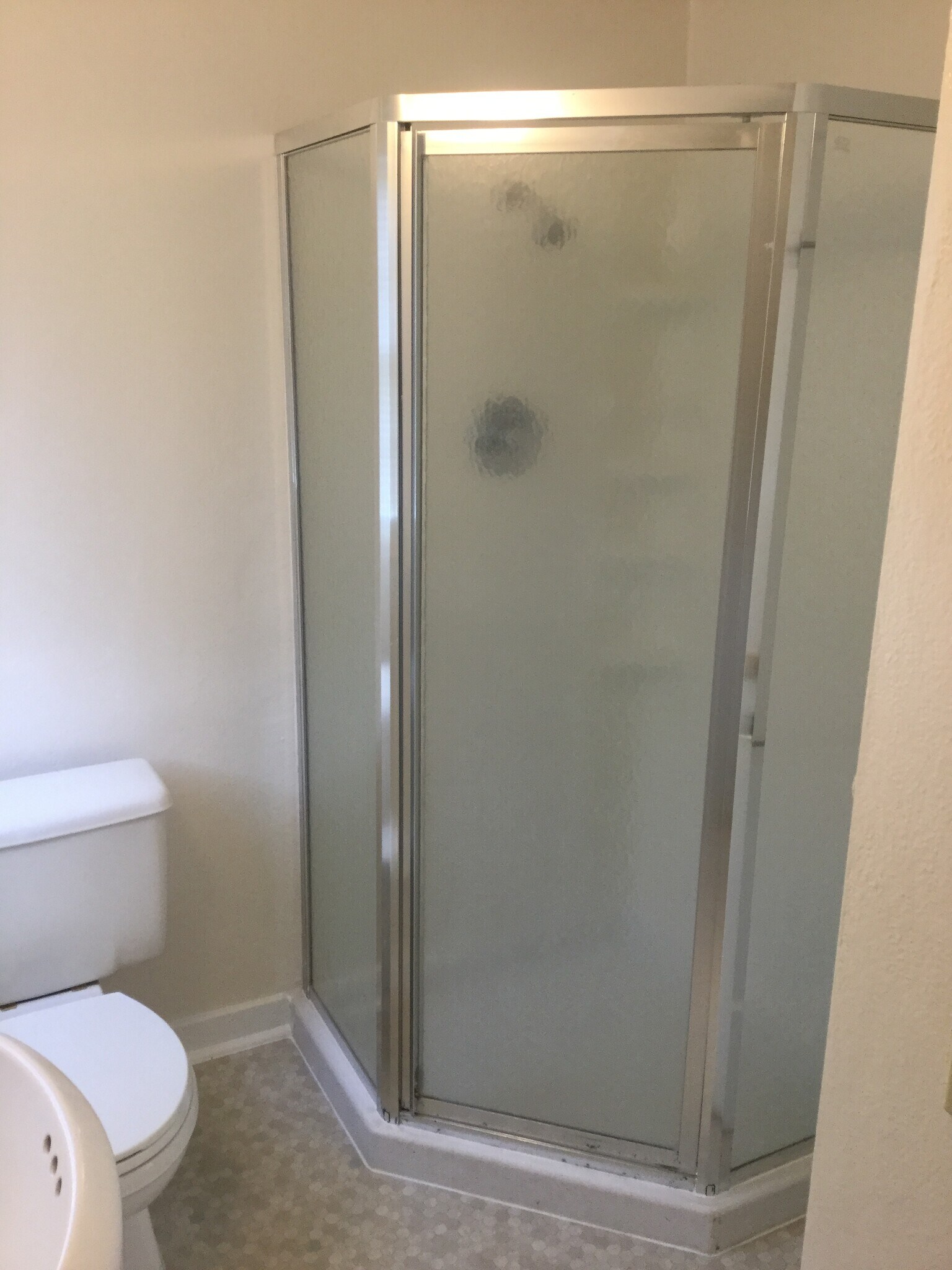 Building Photo - 1010 E 2nd St