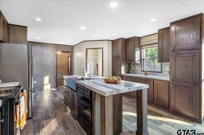 Building Photo - 409 Willow Dr