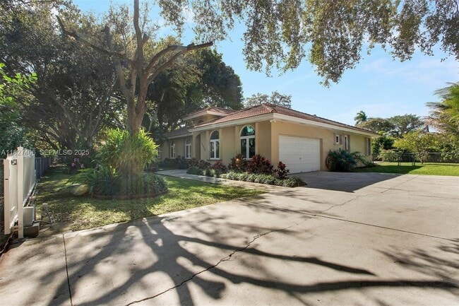 Building Photo - 13550 SW 82nd Ave