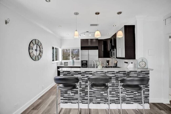 Building Photo - 37 Hendricks Isle