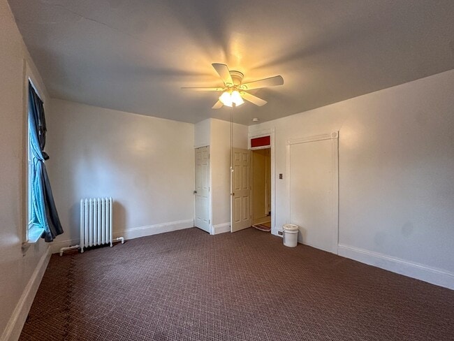 Building Photo - 19 Locust St