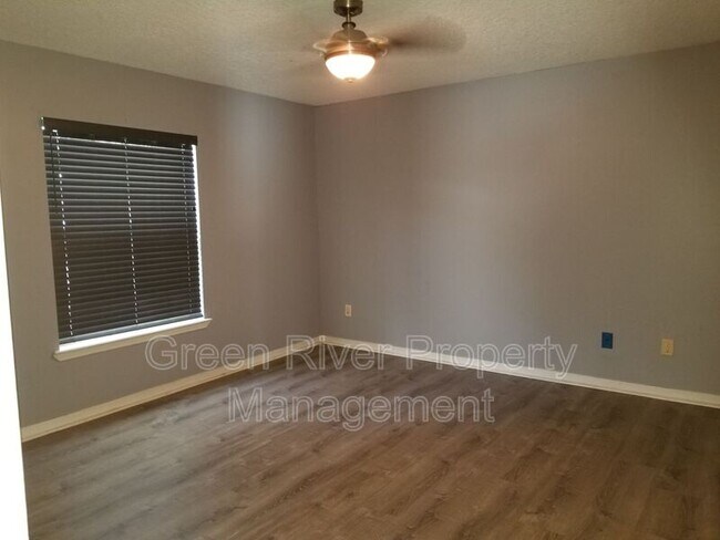 Building Photo - 837 Broxton St