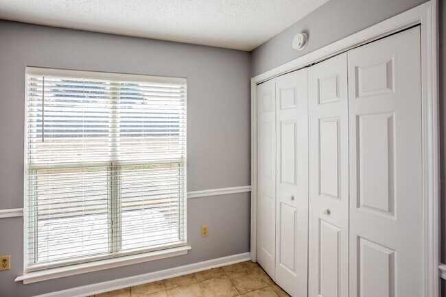 Building Photo - 4235 Highgate Dr