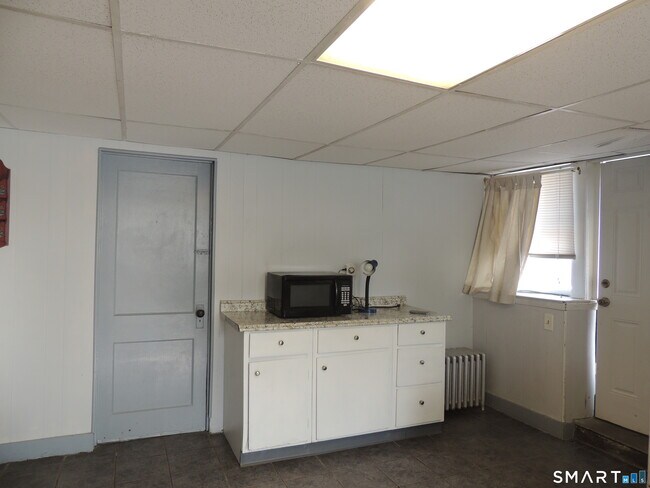 Building Photo - 127 Hosley Ave