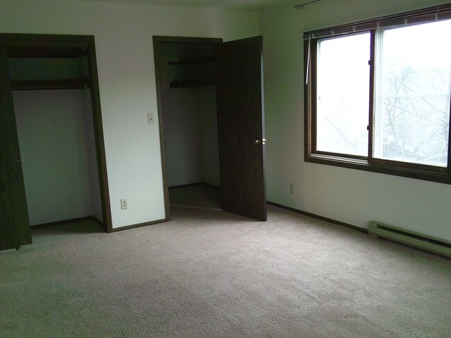 Building Photo - N18-W5391 Pierce Ct