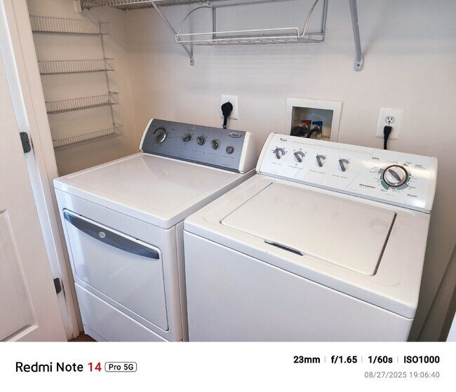 Building Photo - Vibrant Brambleton Condo Steps from Town C...