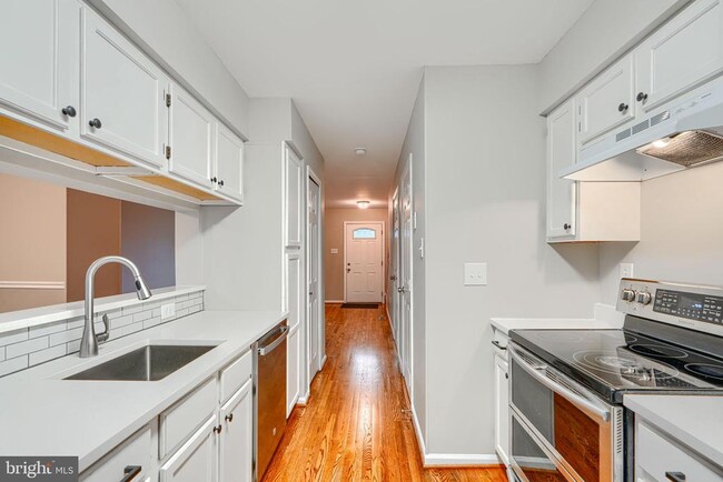 Building Photo - 309 Overlea Pl