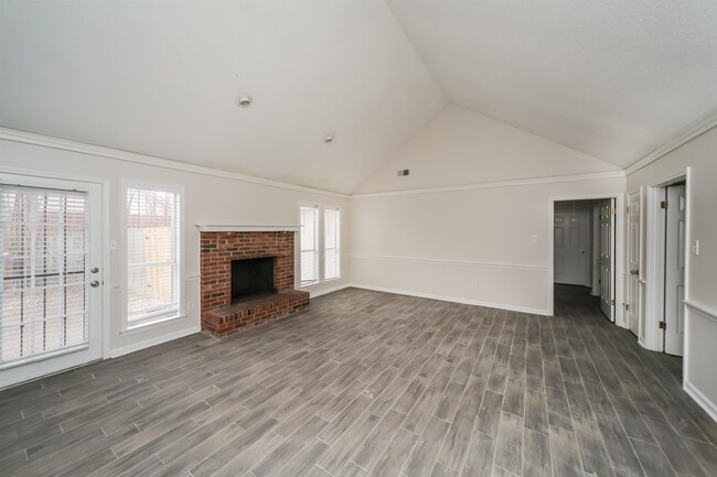 Building Photo - 8915 Lanthorn Cove