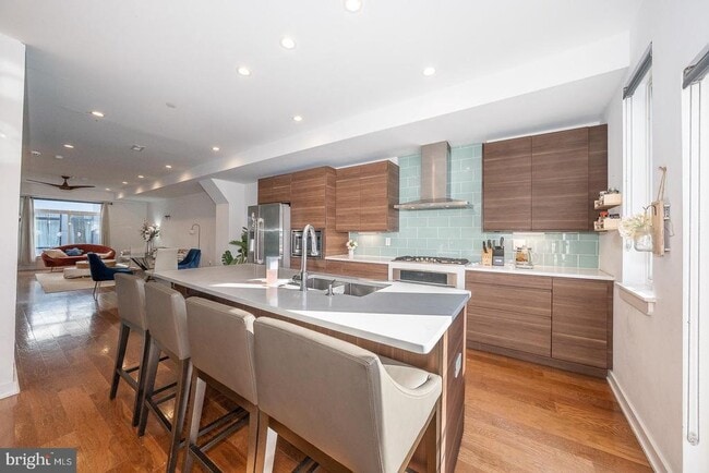 Building Photo - 1326 N Mascher St