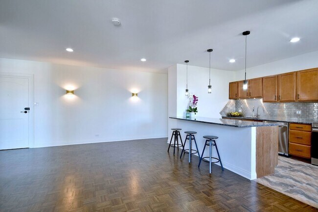 Building Photo - 1301 W Touhy Ave