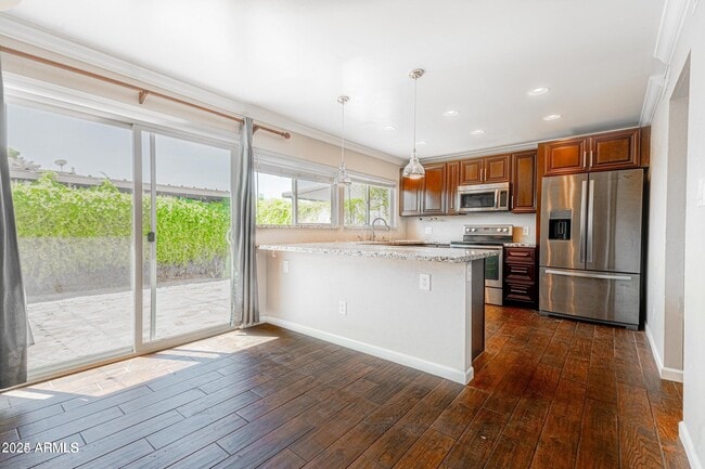 Building Photo - 8321 E Vista Dr