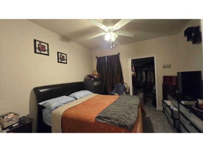 Building Photo - 1 bedroom 1 bathroom condo w/DEN