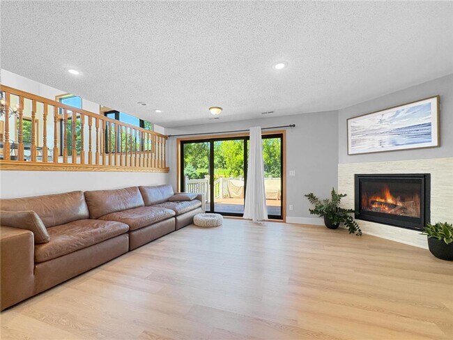 Building Photo - 717 Ashley Dr