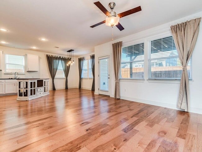 Building Photo - 2208 Capulet St