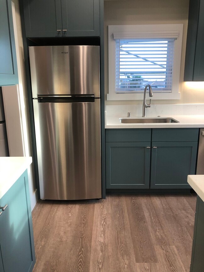 Building Photo - 2806 Ocean Dr