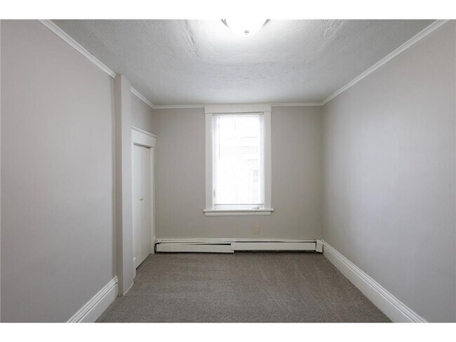 Building Photo - 678 Hawthorne Ave E