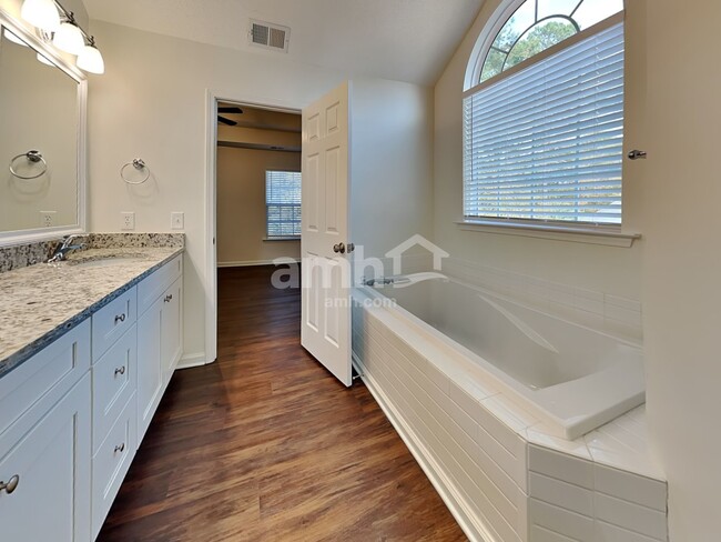 Building Photo - 65 Oak Ridge Cir
