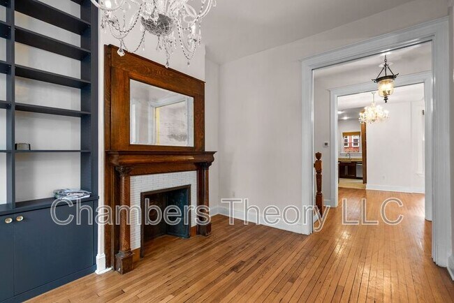 Building Photo - 1745 1st St NW