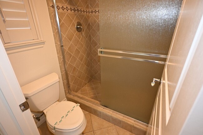 Building Photo - Spectacular Gated 3 Bed + Den, 2.5 Bath Townhouse in Newport Beach.
