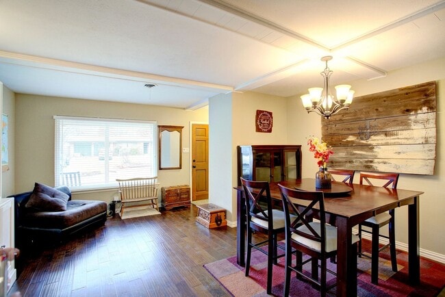 Building Photo - 4 Bd, 2 Ba for Lease | N. Arlington