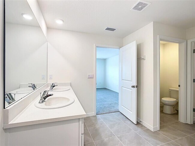 Building Photo - 8561 SW 46th Ave