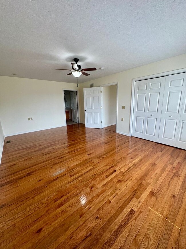 Building Photo - ***FIRST MONTHS RENT HALF PRICE*** House f...