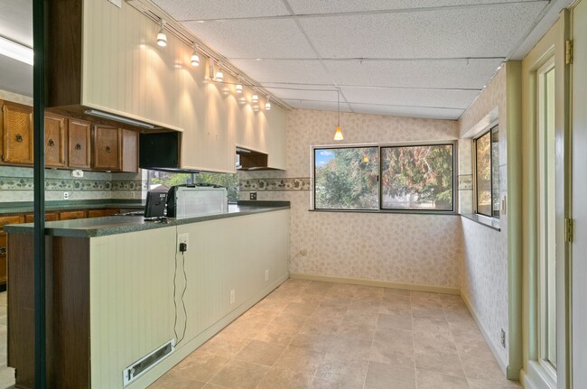 Building Photo - 3 Bedroom 1 Bath