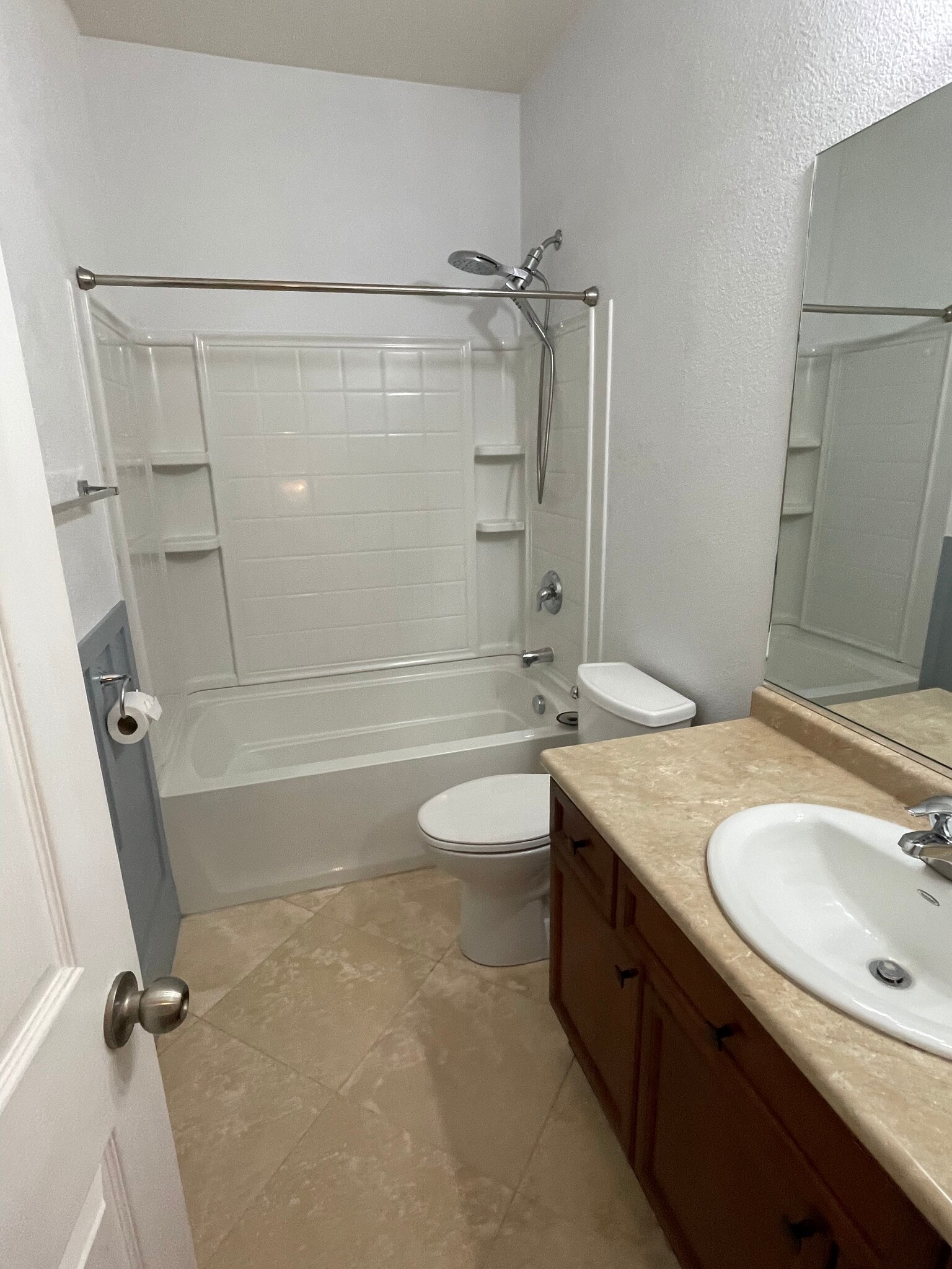 Shared Bath for Bedrooms 1 and 2 - 1272 Figuero Way