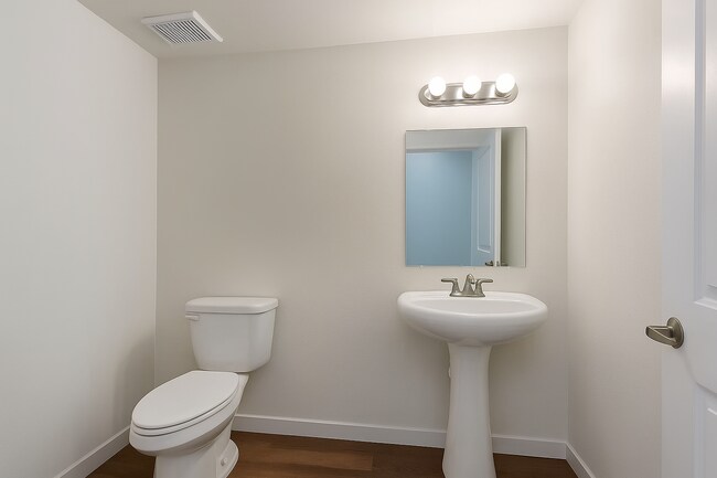 Building Photo - 4 bedroom duplex