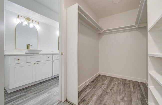 Building Photo - 812 Stone Mountain Dr